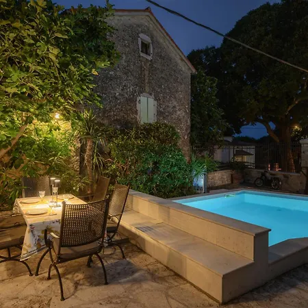 Schoene Steinvilla Annette Mit Pool Und Sauna