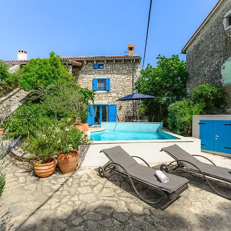 Schoene Steinvilla Annette Mit Pool Und Sauna Porec