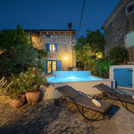 Schoene Steinvilla Annette Mit Pool Und Sauna Holiday home Porec