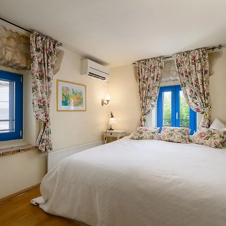 Holiday home Schoene Steinvilla Annette Mit Pool Und Sauna Porec