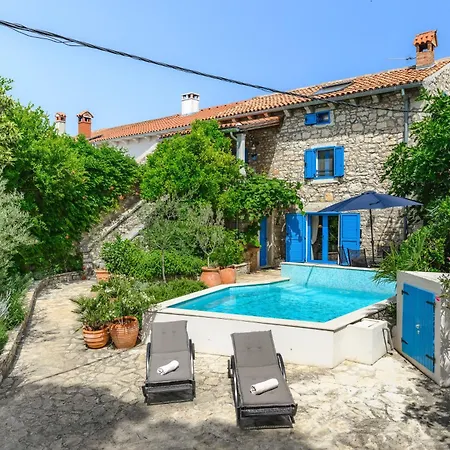 Schoene Steinvilla Annette Mit Pool Und Sauna Porec