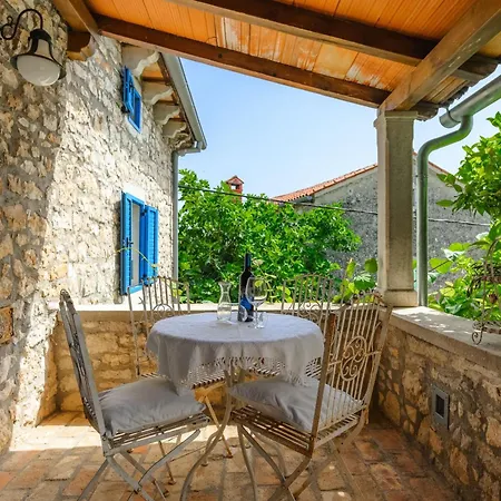 Holiday home Schoene Steinvilla Annette Mit Pool Und Sauna Porec